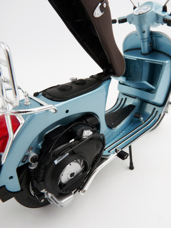 schuco-450667100-3-Vespa-PX-125-70-Jahre-Sonderedition-blau-metallic-Modell schuco-450667100-3-Vespa-PX-125-70-Jahre-Sonderedition-blau-metallic-Modell