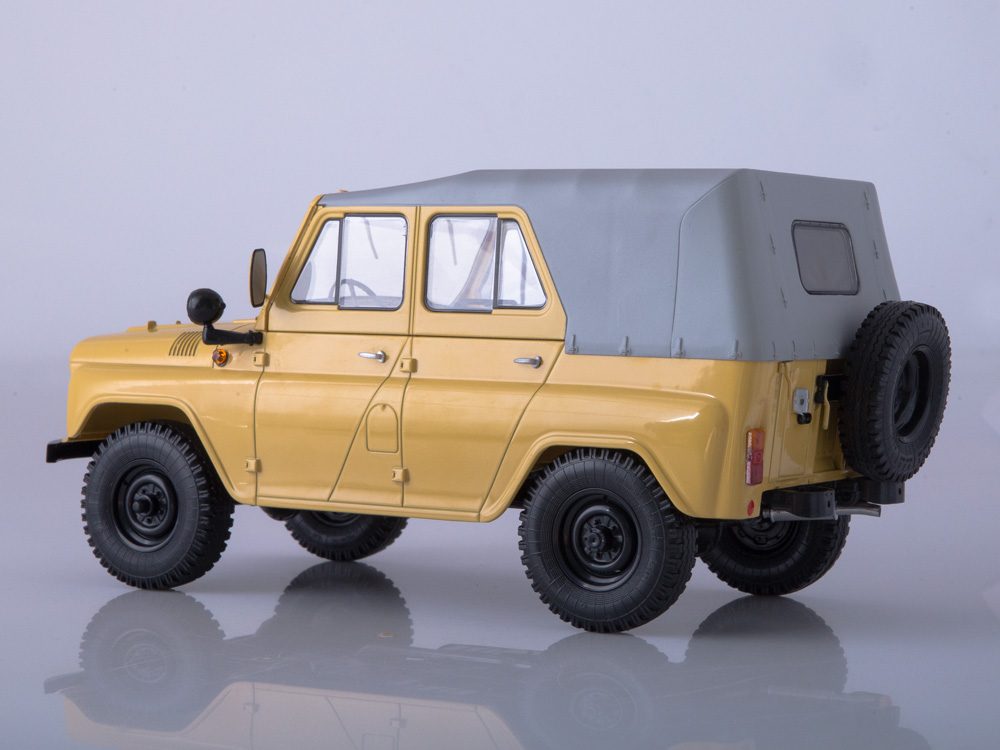 startscalemodels-18002btent-2-UAZ-469-Geländewagen-khaki-gelb-geschlossen