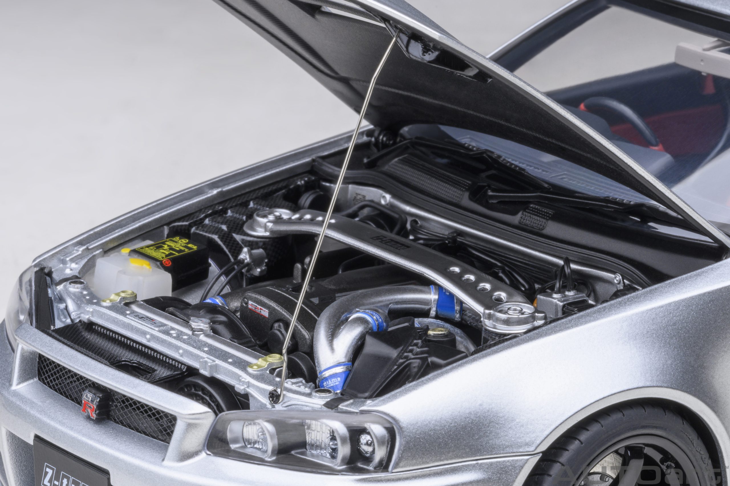 autoart-77461-2-Nissan-Skyline-GT-R-R34-NISMO-Z-tune-silver-motor autoart-77461-2-Nissan-Skyline-GT-R-R34-NISMO-Z-tune-silver-motor