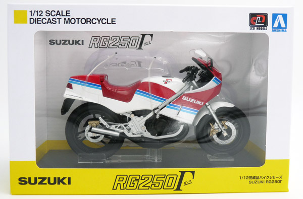 aoshima-106778-Suzuki-RG250-Gamma-rot-Zweitakt-Supersportler-Rennöl-Duft-liegt-in-der-Luft