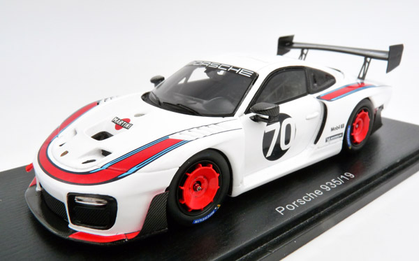 spark-S7630-1-Porsche-935-19-Martini-Livery-Supersportwagen