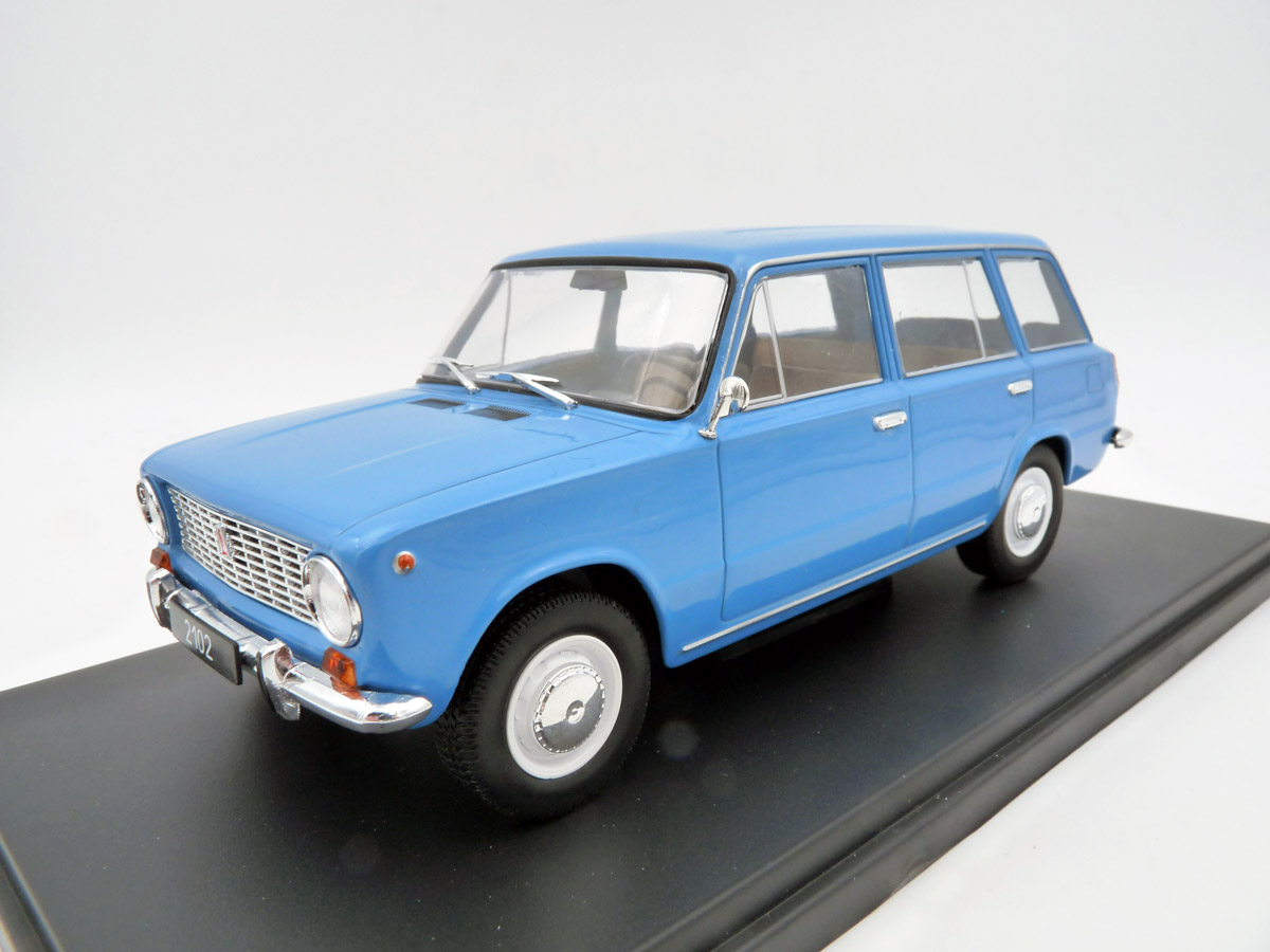 Whitebox-WB124262-1-VAZ-Lada-Shiguli-2102-Kombi-blau-vorne