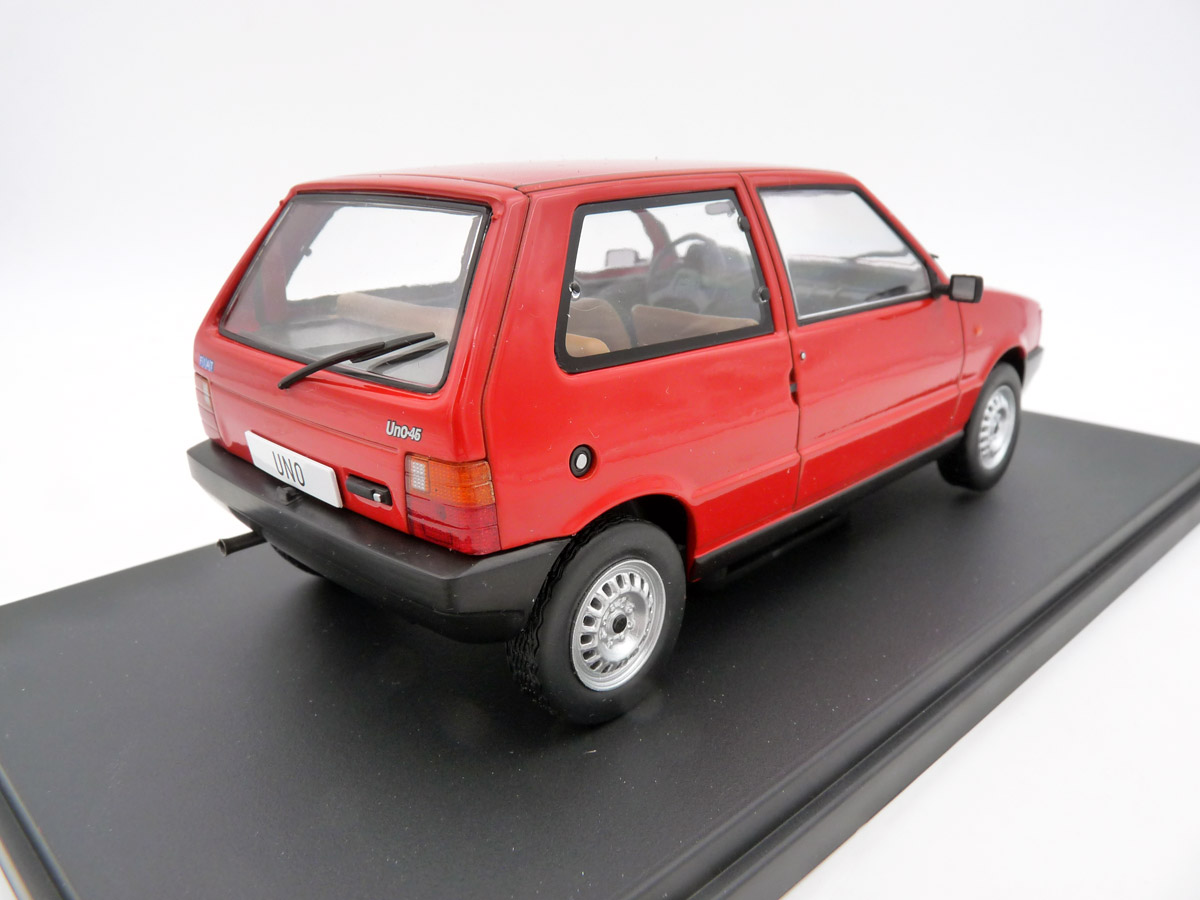 Whitebox-WB123257-2-Fiat-Uno-45-rot-italienischer-Kultkleinwagen-1980er