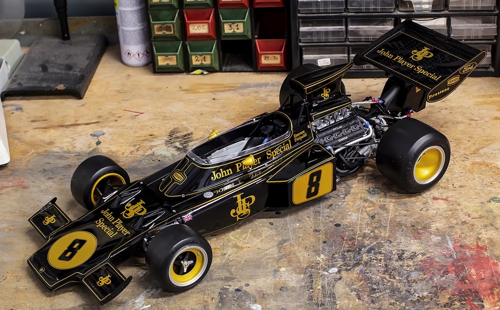 pocher-HK114-4-Lotus-72D-Emerson-Fittipaldi-1972-British-GP-1-zu-8-Großmodell pocher-HK114-4-Lotus-72D-Emerson-Fittipaldi-1972-British-GP-1-zu-8-Großmodell