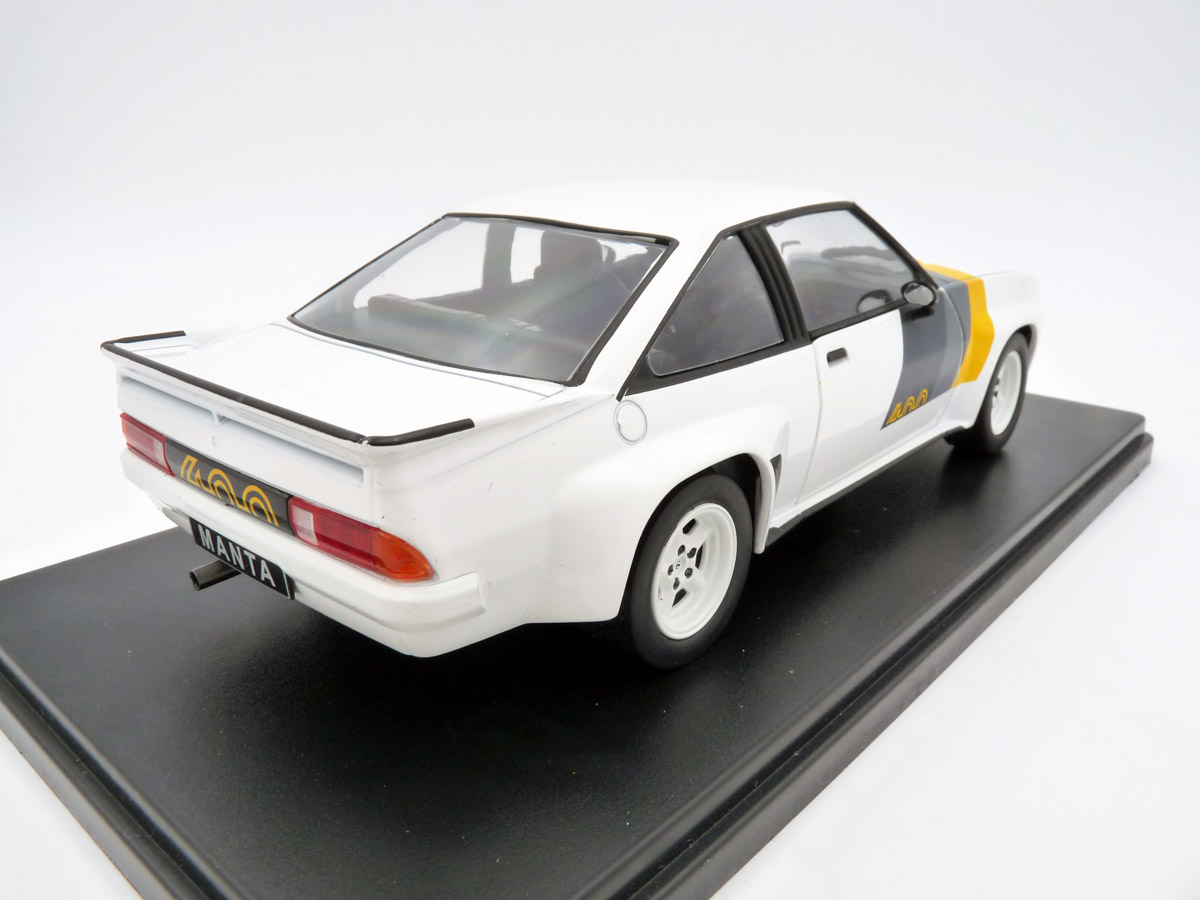 whitebox-WB124112-O-2-Opel-Manta-B-400-weiß-Sportstreifen
