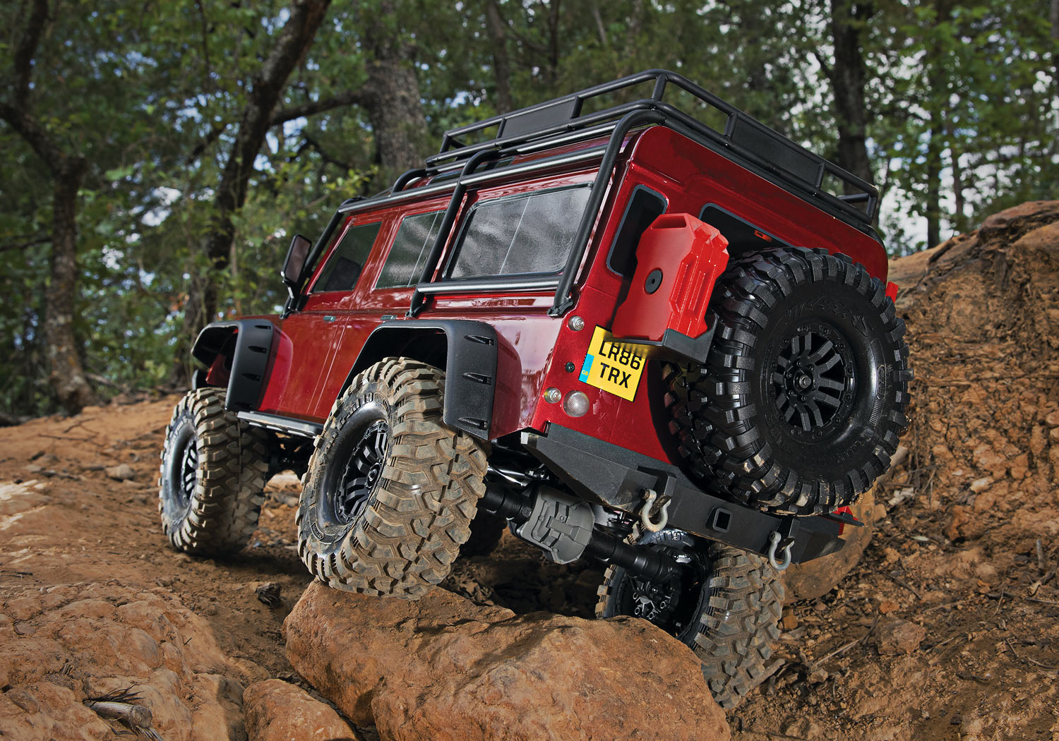 traxxas-82056-4-Red-2-TRX4-Land-Rover-Defender-scale-and-trail-crawler-metallic-rot-mit-Portalachsen