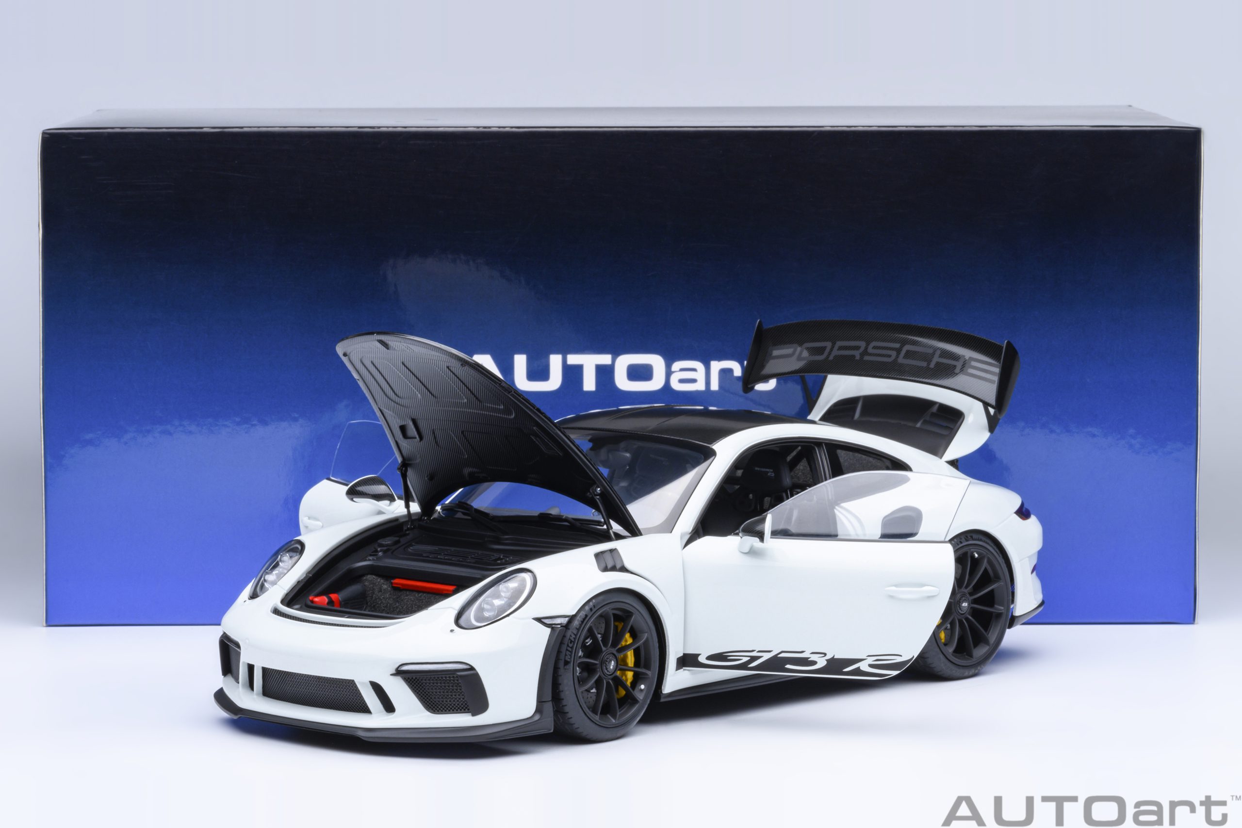 Autoart-78176-9-Porsche-911-GT3-RS-weissach-package-weiß-full-openings
