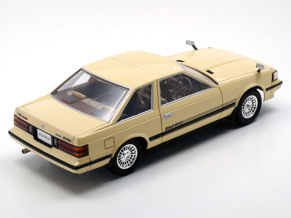tamiya-24365-6-Toyota-Soarer-2000VR-Turbo-Karosse