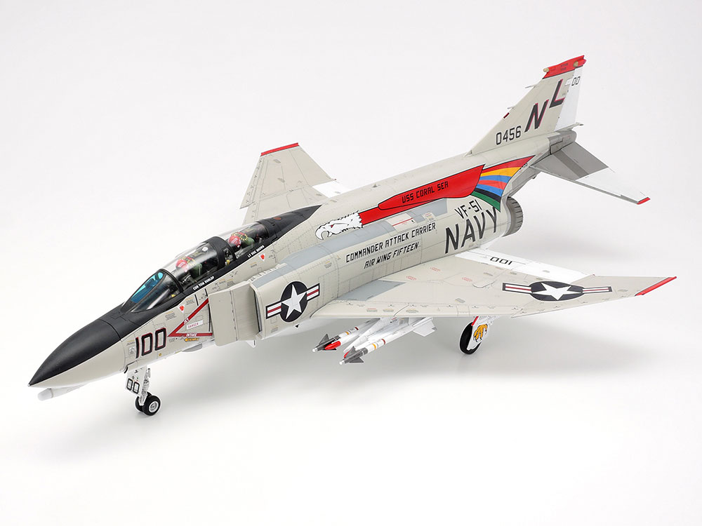 tamiya-61121-1-McDonnell-Douglas-F-4B-Phantom-II-USS-Midway-USS-Coral-Sea-Miramar