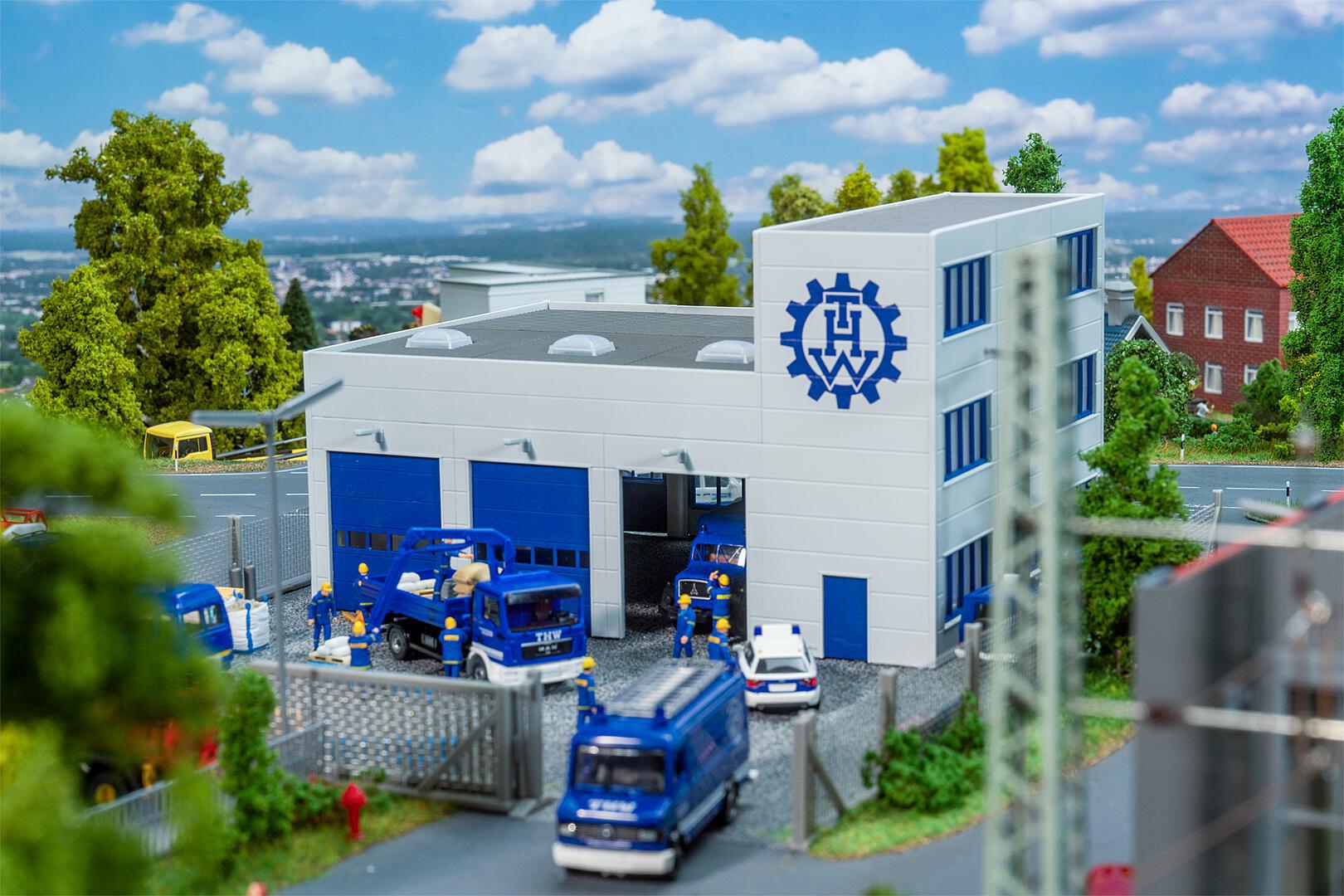 faller-130790-1-THW-Gebäude-Technisches-Hilfswerk
