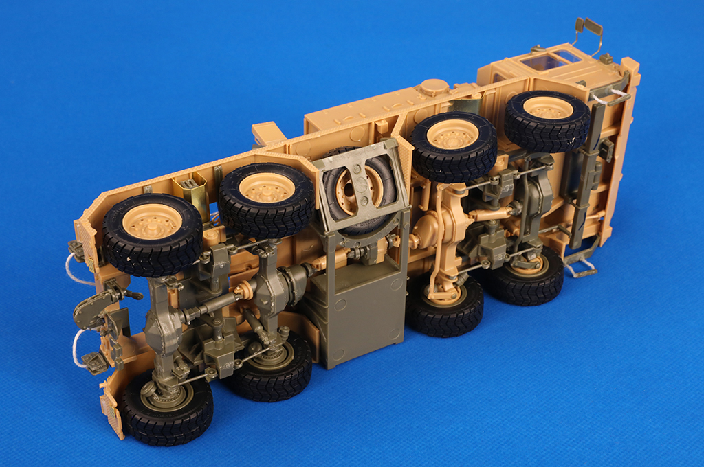 Trumpeter-01070-5-Faun-SLT-50-3-Schwerlasttransporter-mit-SaAnh52t-Bundeswehr-Zugmaschine