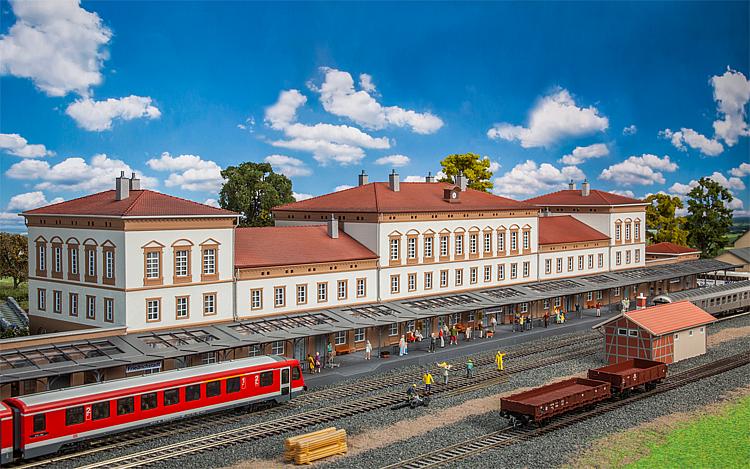 faller-190297-1-Bahnhof-Friedrichstadt