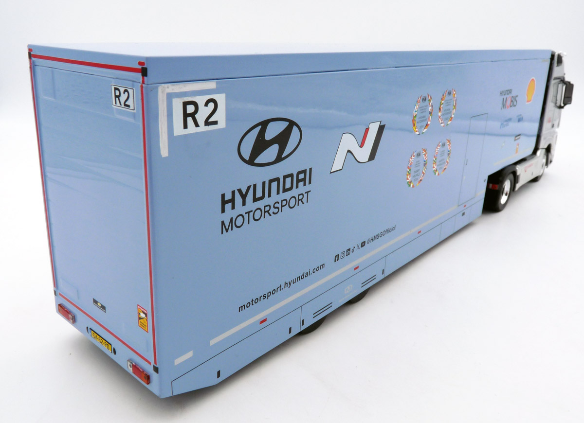 Ixo-TTR03622-3-Mercedes-Benz-Actros-MP4-WRC-Rally-Renntransporter-Team-Alzenau-Industriegebiet-Unterfranken-Korea