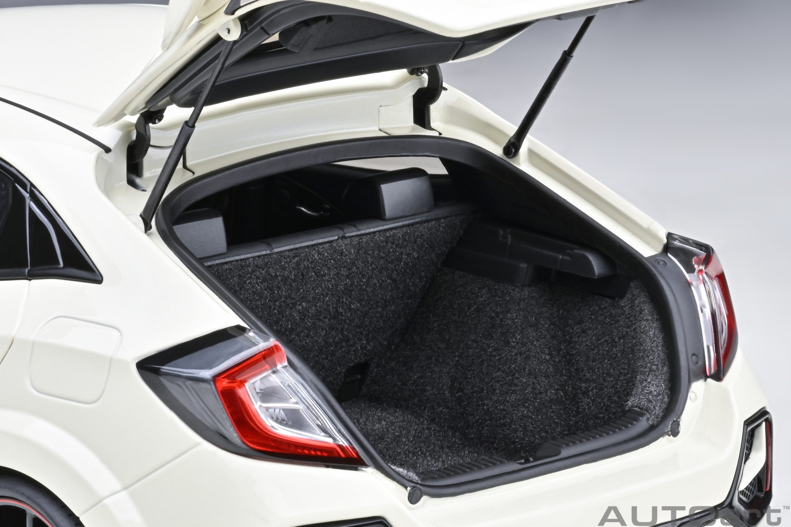 autoart-73220-5-Honda-Civic-Type-R-FK8-2021-championship-white-Heckklappe