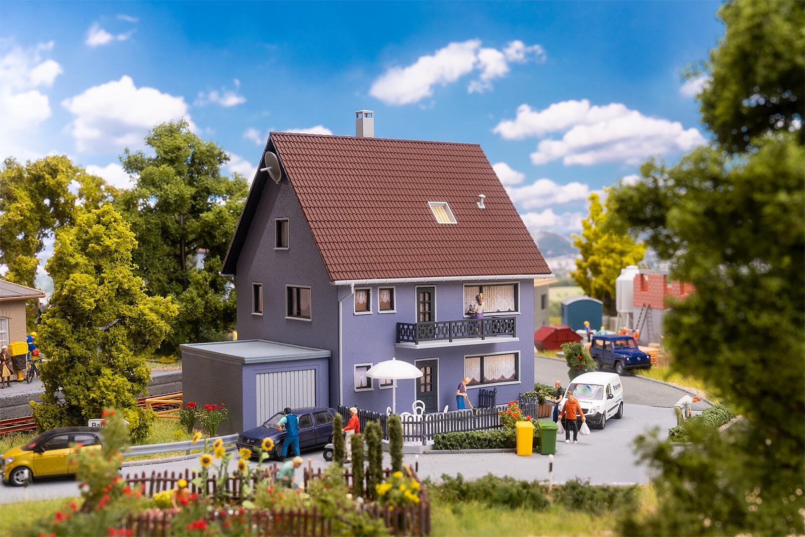 Faller-191837-1-Zweifamilienhaus-Garage-Terrasse-schnuckelig-Wohnen