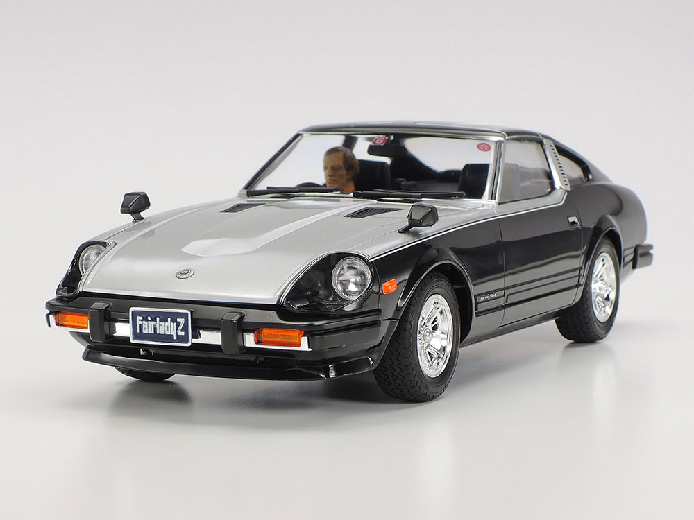 tamiya-24015-1-Nissan-Fairlady-280Z-T-Bar-Roof-Japanese-Vintage-Cult-Sportscar