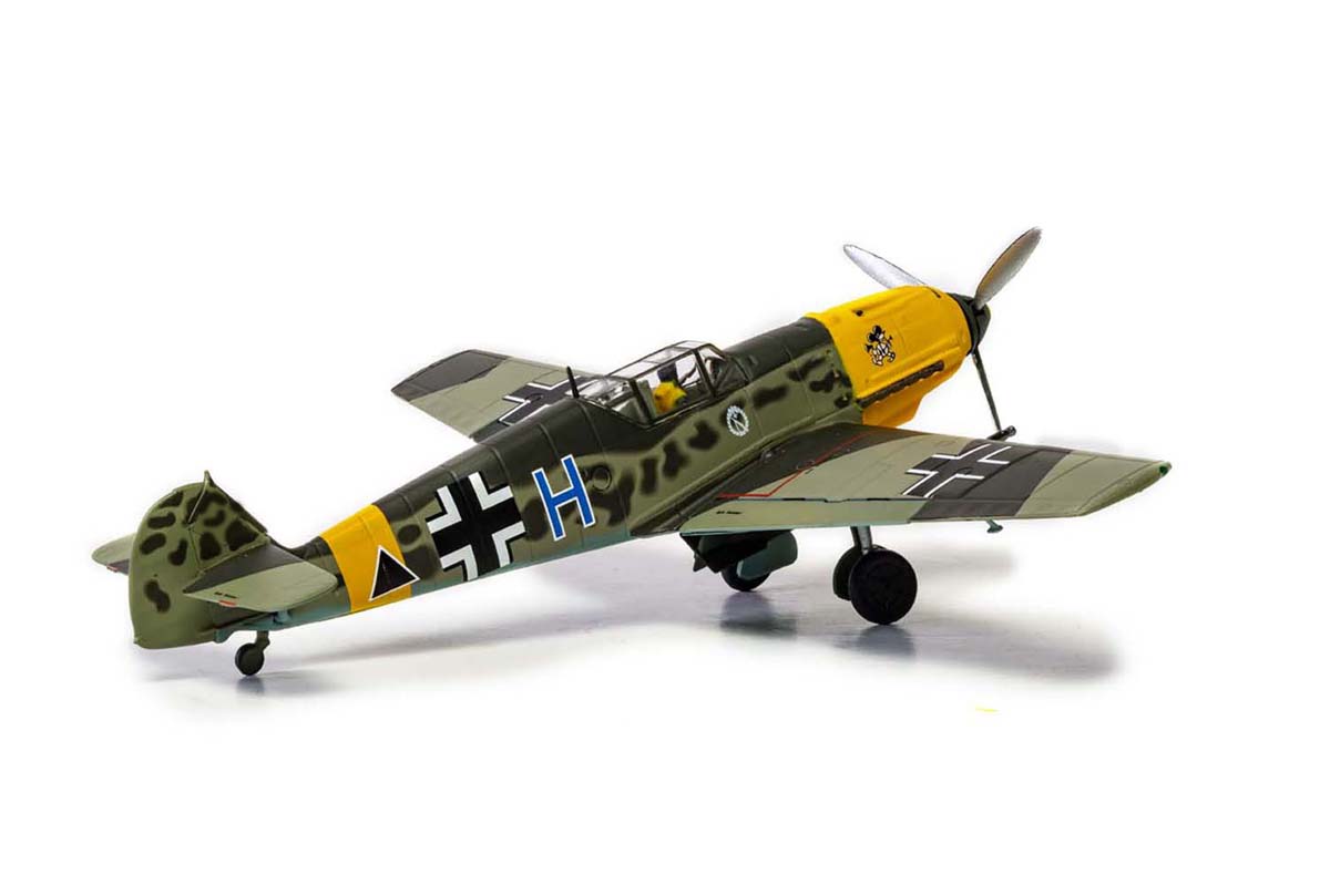 corgi-AA28007-3-Messerschmitt-Bf109-E7-B-Blue-H-Triangle-II-Schlachtgeschwader-1-Stalingrad-Luftwaffe-ground-support-Jabo-Winter-1942-1943
