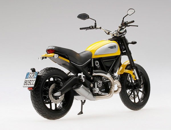 true-scale-miniatures-TSMMMC0003-2-Ducati-Scrambler-Icon-62-gelb-Retrobike
