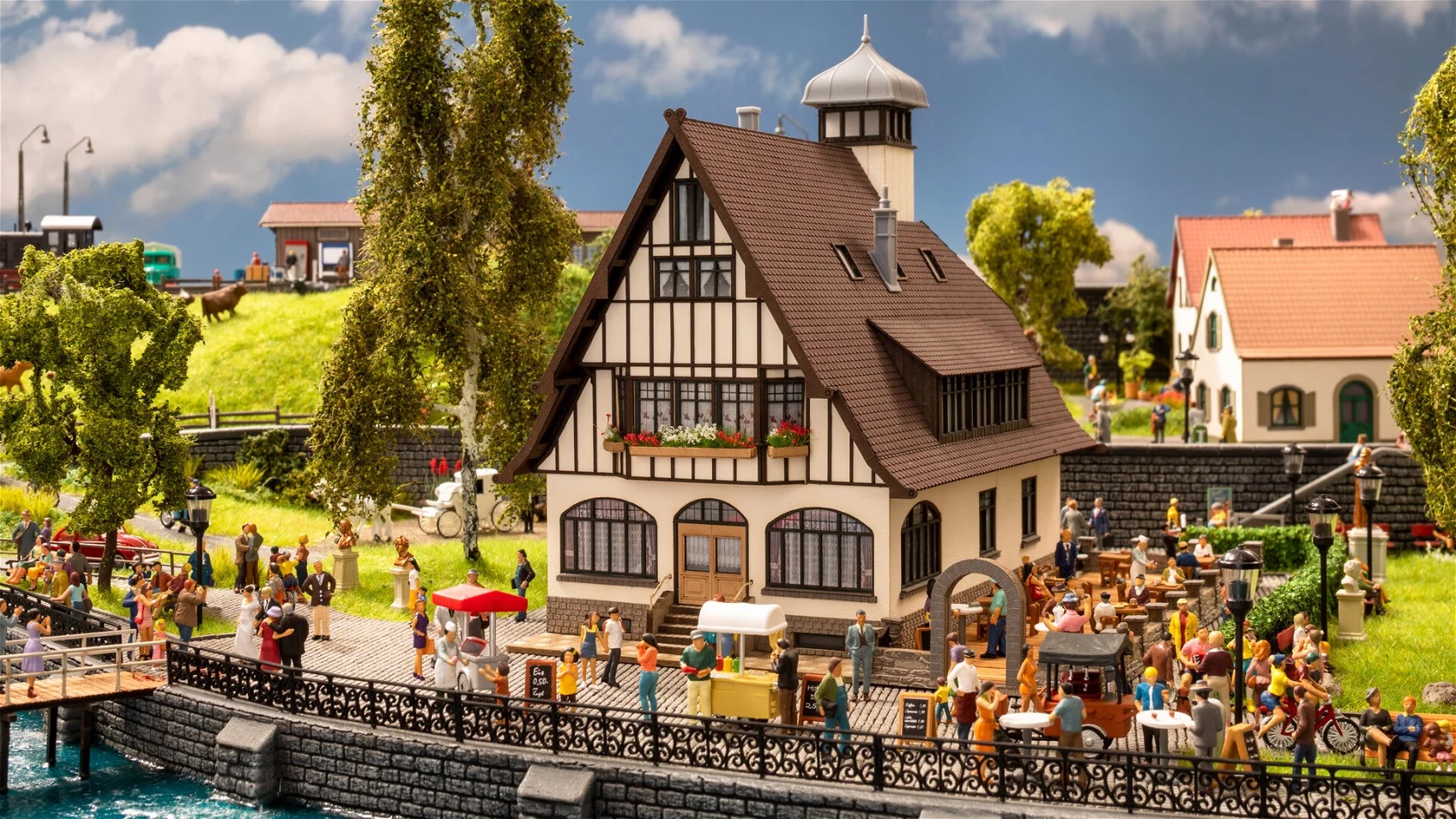 noch-66401-1-Wirtshaus-mit-Biergarten-Modellbahn-Gasthaus noch-66401-1-Wirtshaus-mit-Biergarten-Modellbahn-Gasthaus