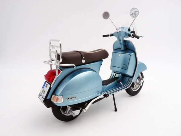 schuco-450667100-2-Vespa-PX-125-70-Jahre-Sonderedition-blau-metallic-Modell