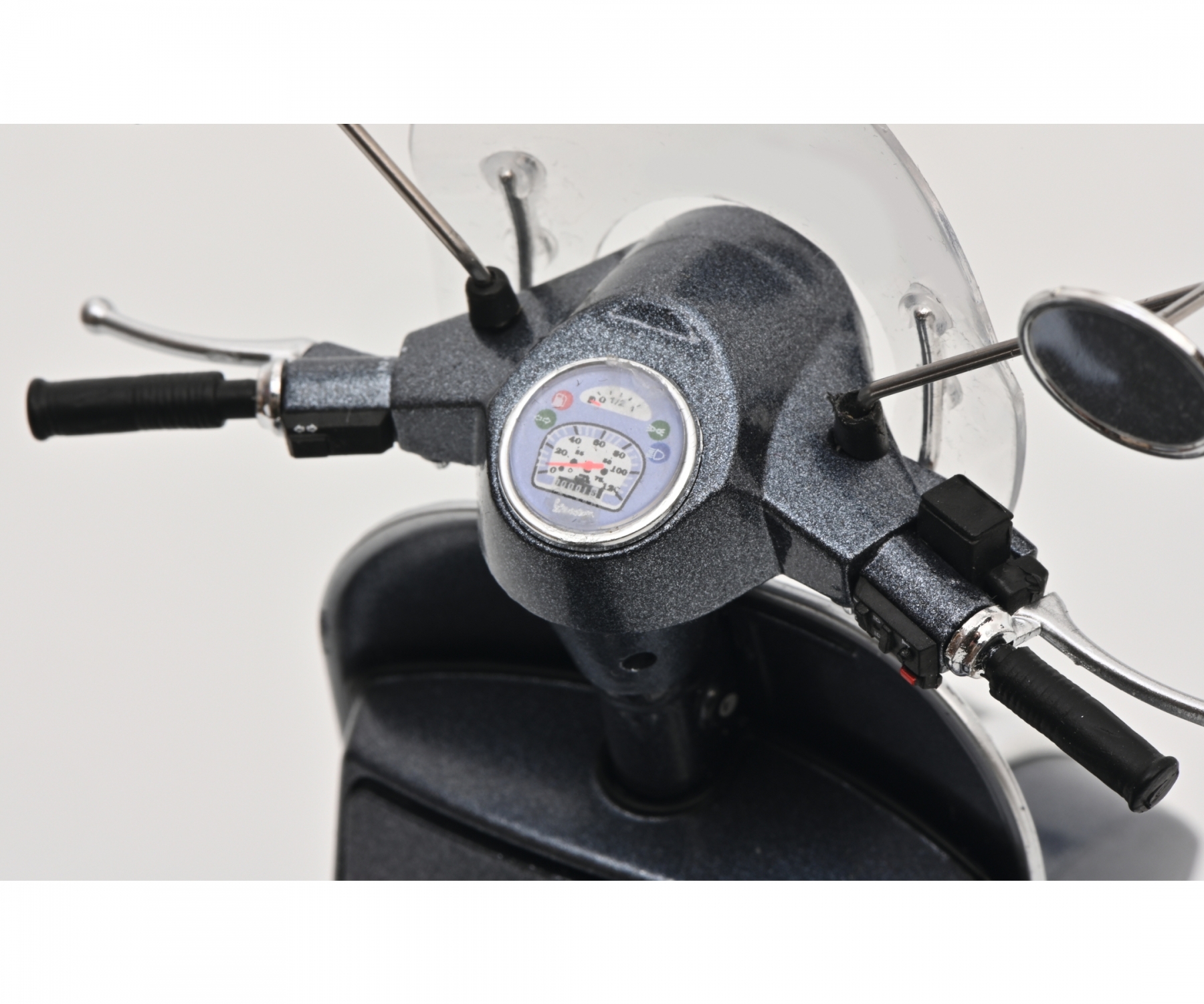 schuco-450667300-2-Vespa-PX-125-grigio-metallic-anthrazitgrau-Tachometer