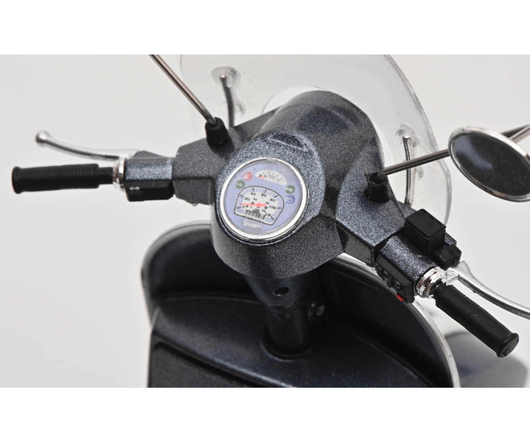 schuco-450667300-2-Vespa-PX-125-grigio-metallic-anthrazitgrau-Tachometer schuco-450667300-2-Vespa-PX-125-grigio-metallic-anthrazitgrau-Tachometer