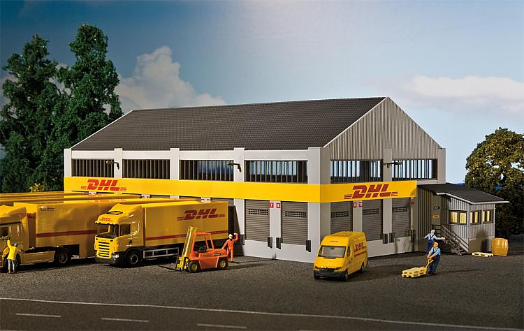 faller-130981-1-DHL-Logistikzentrum