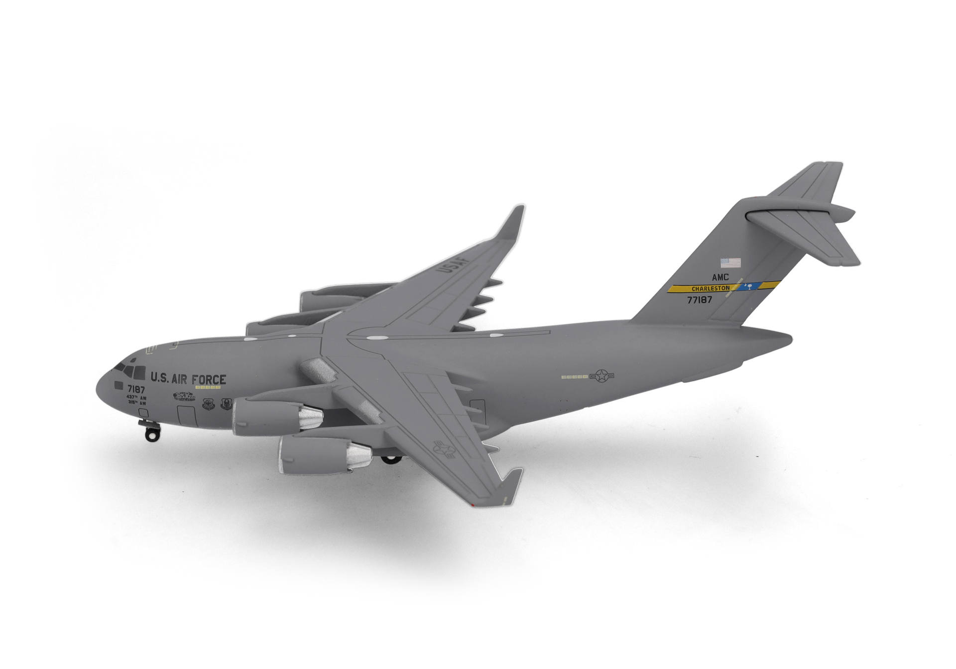 herpa-537964-2-US-Air-Force-Boeing-C-17A-Globemaster-III-437th-Airlift-Wing-Charleston-Airbase-Reg-07-7187-Candy-Bomber-Spirit