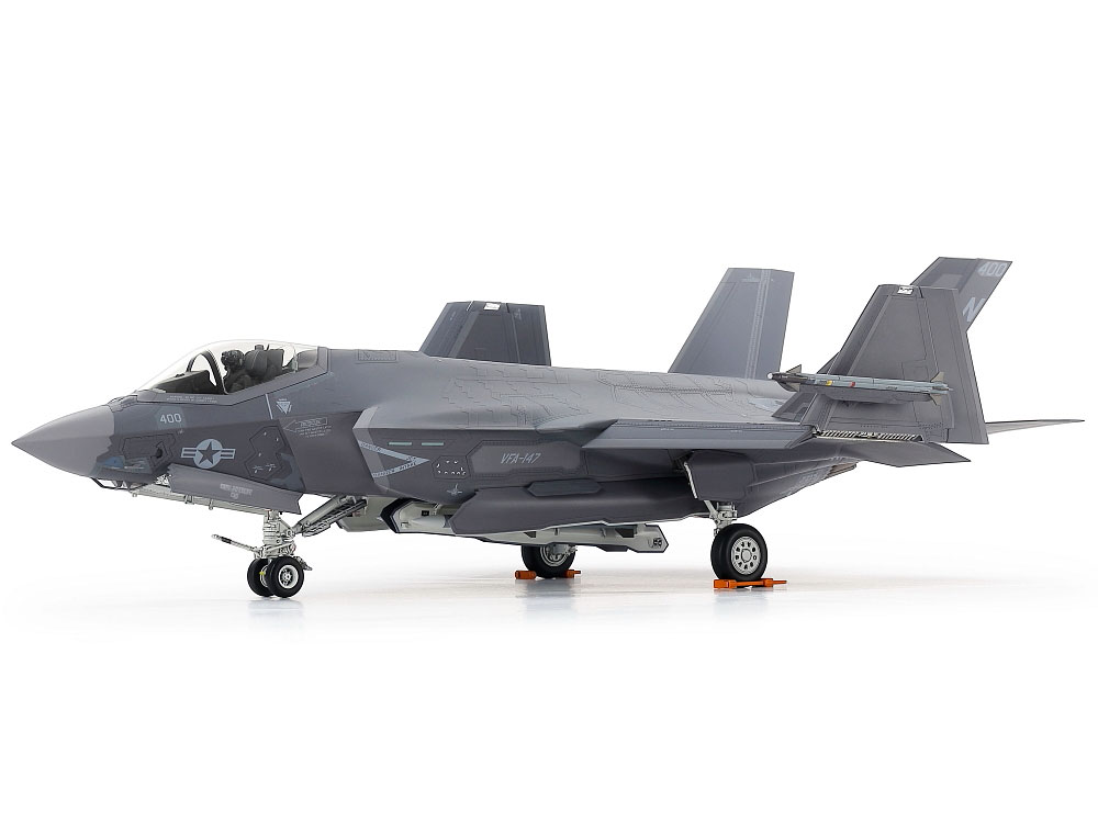 tamiya-61127-1-Lockheed-Martin-F-35C-Lightning-II-Plastikmodellbausatz