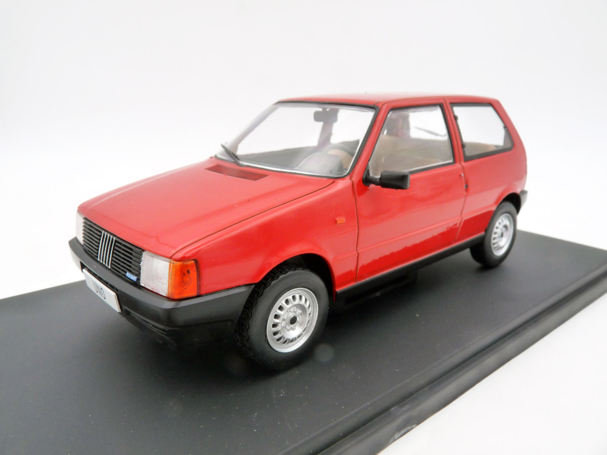 Whitebox-WB123257-1-Fiat-Uno-45-rot-italienischer-Kultkleinwagen-1980er