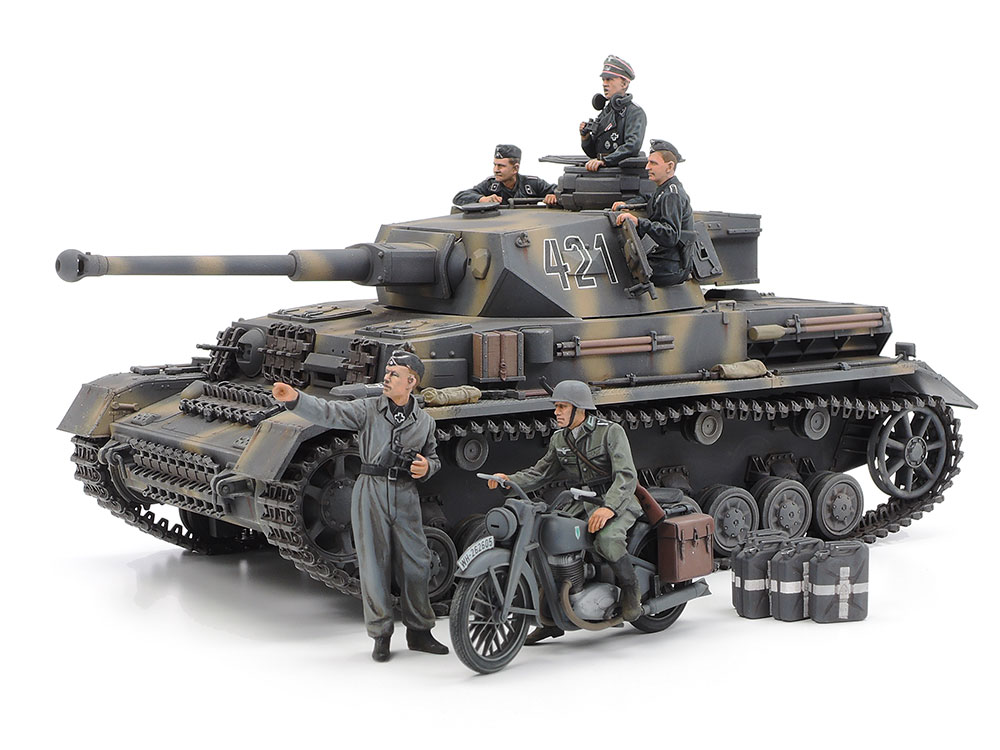 tamiya-25209-1-Panzerkampfwagen-IV-Ausf-G-early-production-mit-DKW-Motorrad-Ostfront-Figuren