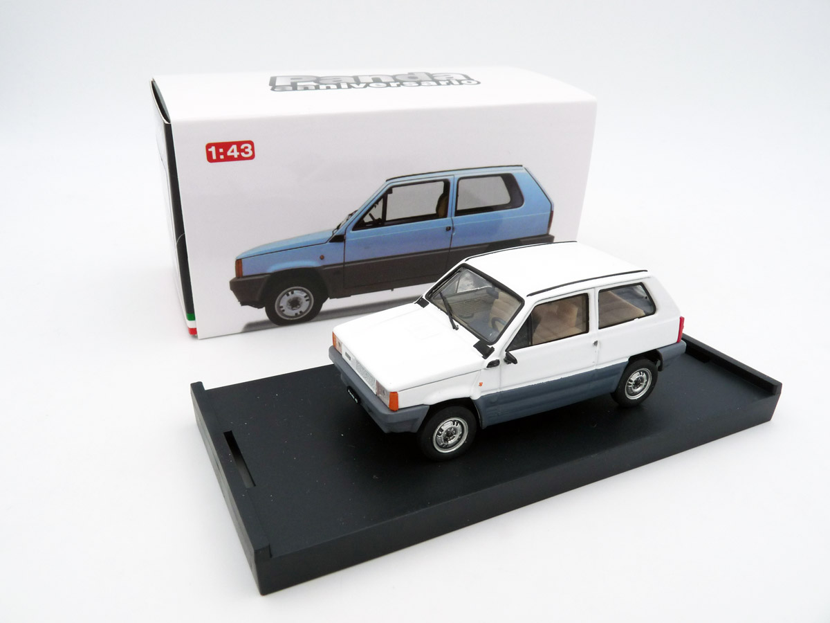 brumm-R387-04-1-Fiat-Panda-45-1980-1986-1a-serie-40-Anniversario-1980-2020-bianco-corfu-weiß-die-tolle-Kiste-Jubiläum