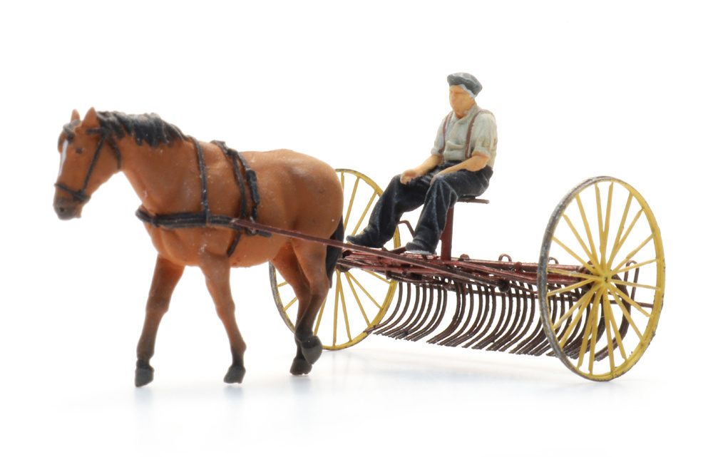 artitec-387609-1-Heurechen-mit-Pferd-Bauer-Landwirtschaft artitec-387609-1-Heurechen-mit-Pferd-Bauer-Landwirtschaft