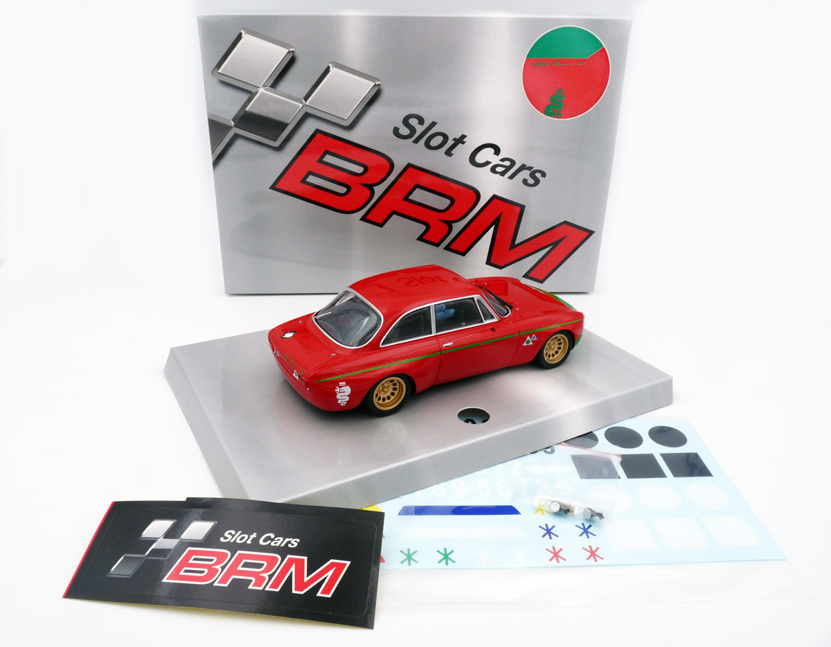 brm-142G-2-Alfa-Romeo-GTA-1300-rosso-verde-rot-mit-grüner-Nase-Slotcar-Histo-Tourenwagen-124-hinten