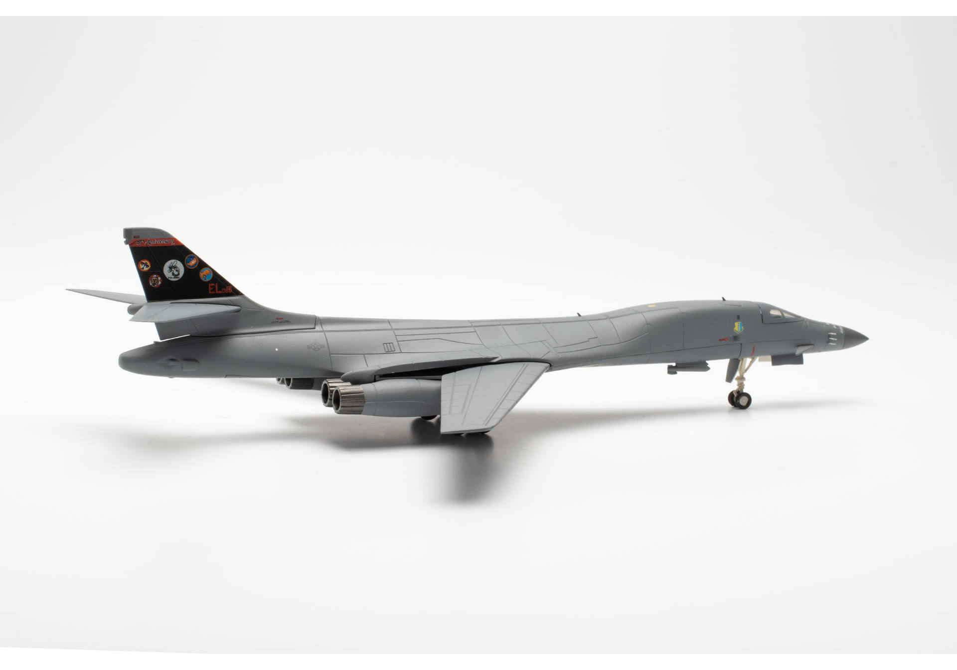 herpa-572903-3-US-Air-Force-Rockwell-B-1B-Lancer-Doolittle-Raid-80th-Anniversary-85-0060