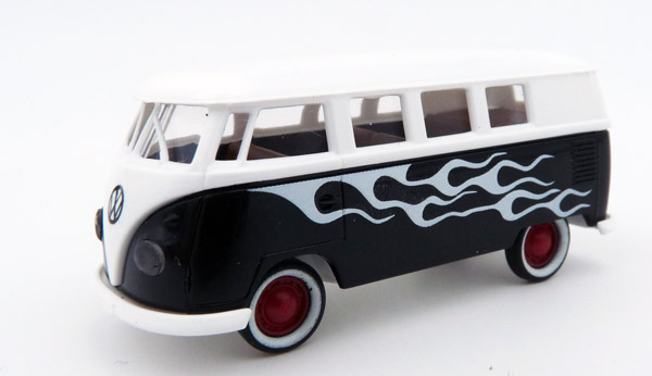 brekina-31588-VW-T1b-Kombi-Fensterbus-Flames-Hot-Rod