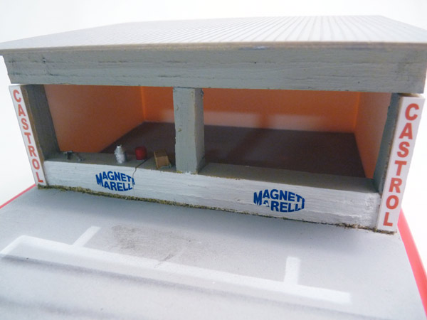 MicroWorld / La Mini Miniera Boxengasse "60er / 70er Jahre" Diorama - Platte 1:43 #MW108