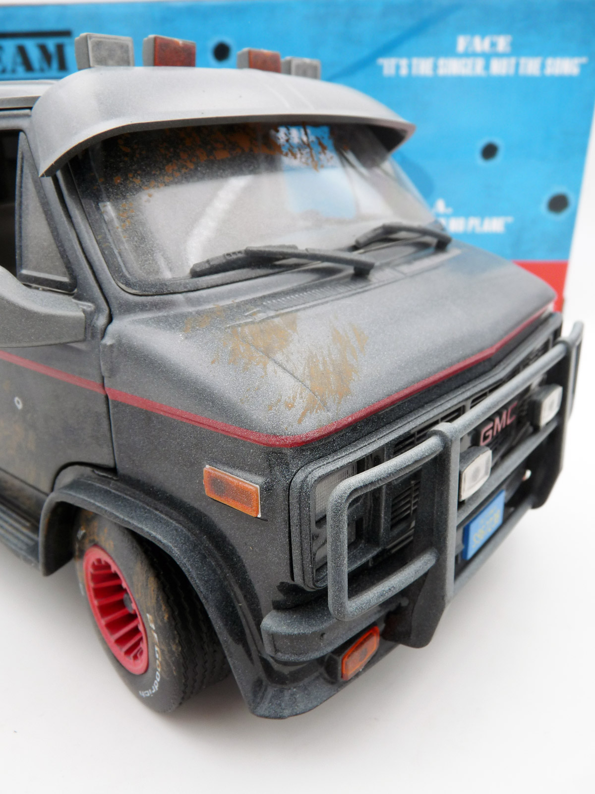 greenlight-13567-4-The-A-Team-1983-GMC-Vandura-Van-Hannibal-Face-Murdock-BA-Front-Bar