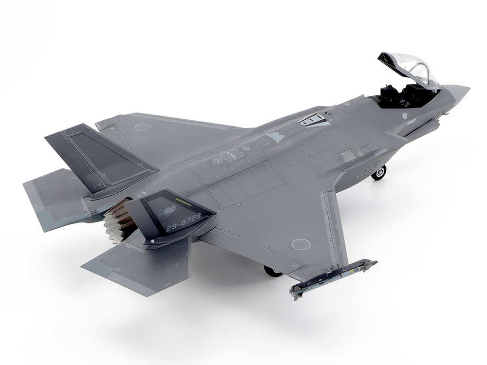 tamiya-60792-2-Lockheed-Martin-F-35A-Lightning-II-Jet