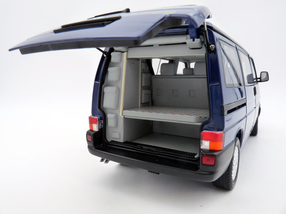 schuco-450042100-3-Volkswagen-VW-T4b-California-Coach-Aufstelldach-blau-Heckklappe