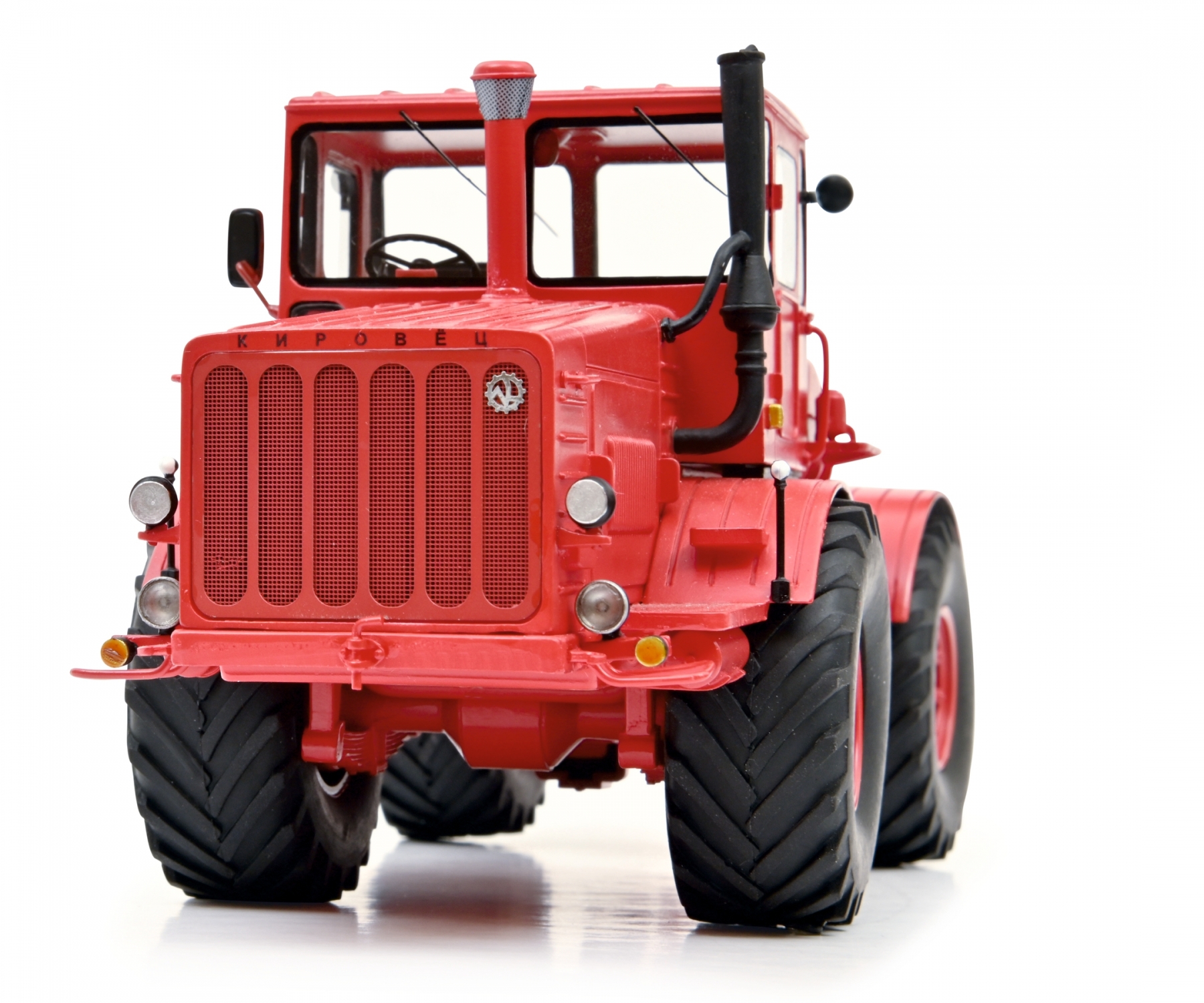 schuco-450912100-4-Kirovets-K-700-rot