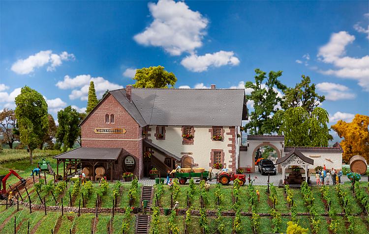 faller-130611-2-Weinkellerei-für-Bocksbeutel-Frankenwein-Untermain