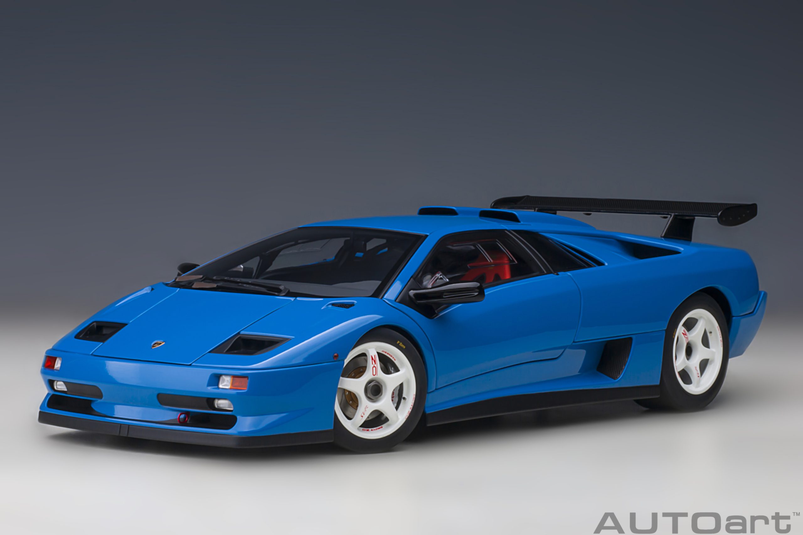 autoart-79148-1-Lamborghini-Diablo-SV-R-Blu-Le-Mans