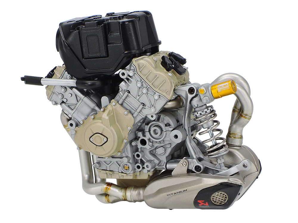 tamiya-14140-5-Ducati-Superleggera-V4-Motor-Öhlins