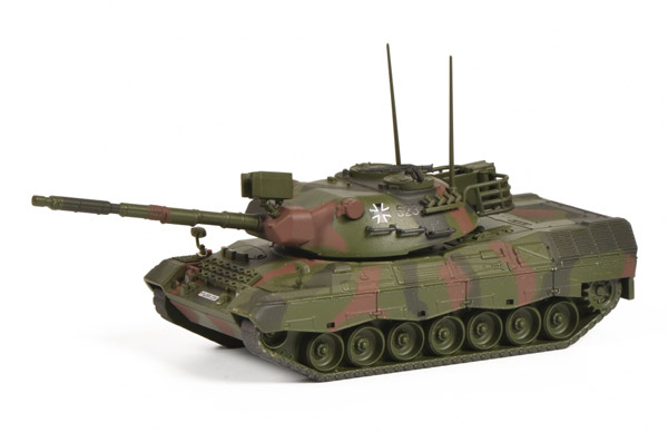 schuco-452652300-Leopard-1A1-Kampfpanzer-der-Bundeswehr-flecktarn