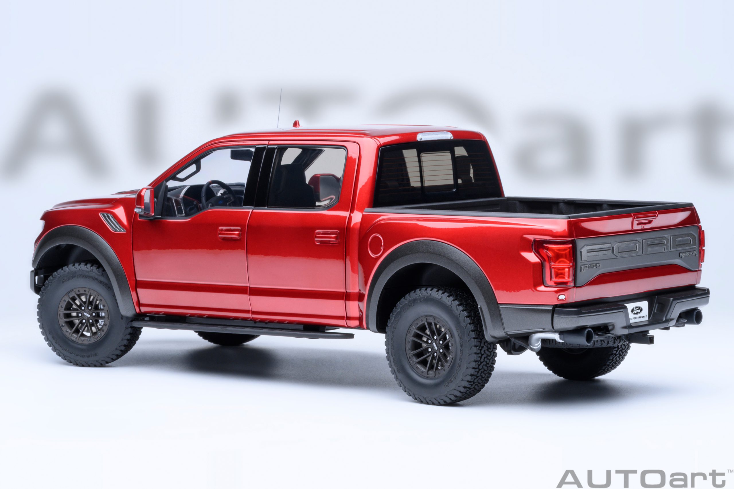 Autoart-72948-8-Ford-F-150-Raptor-Supercrew-2019-ruby-red-Heckansicht-Monster