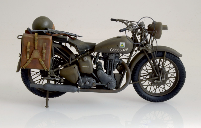 italeri-7402-4-Triumph-3HW-Tiger-80-british-military-motorcycle