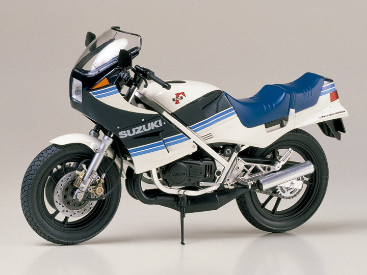 tamiya-14024-1-Suzuki-RG250Γ