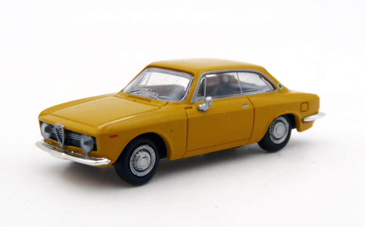 brekina-29751-Alfa-Romeo-Giulia-Sprint-GT-dunkelgelb