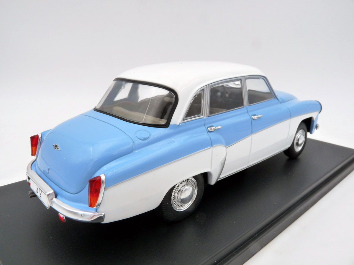 whitebox-WB124242-2-Wartburg-312-Limousine-1965-hellblau-weiß-DDR-Ostalgie-VEB